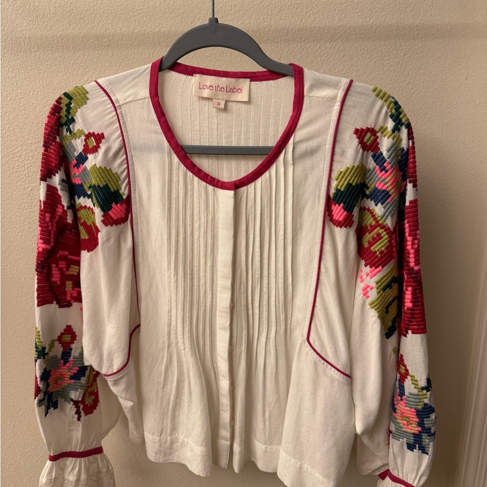 White and Cream 3/4 Sleeve Pleated Blouse with Bib Collar